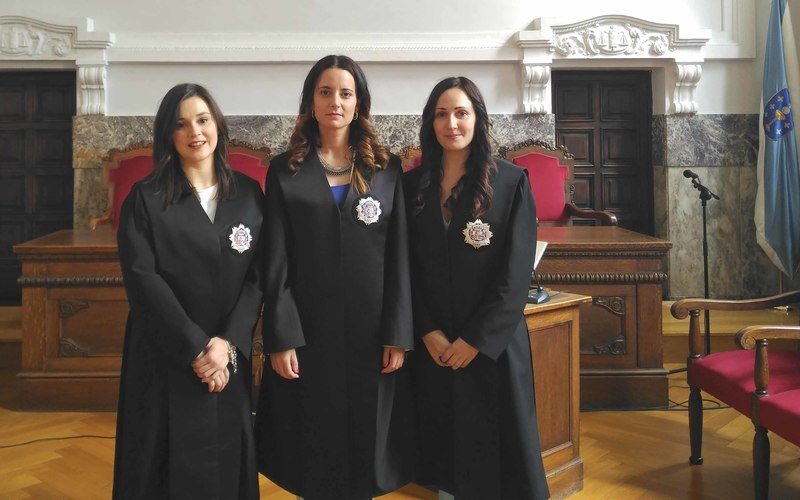 Tres juezas de la última promoción se inician en la carrera judicial en Galicia