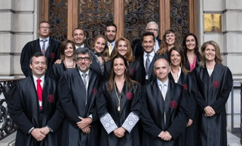 Los abogados catalanes llaman «a la serenidad y al diálogo» para garantizar la convivencia