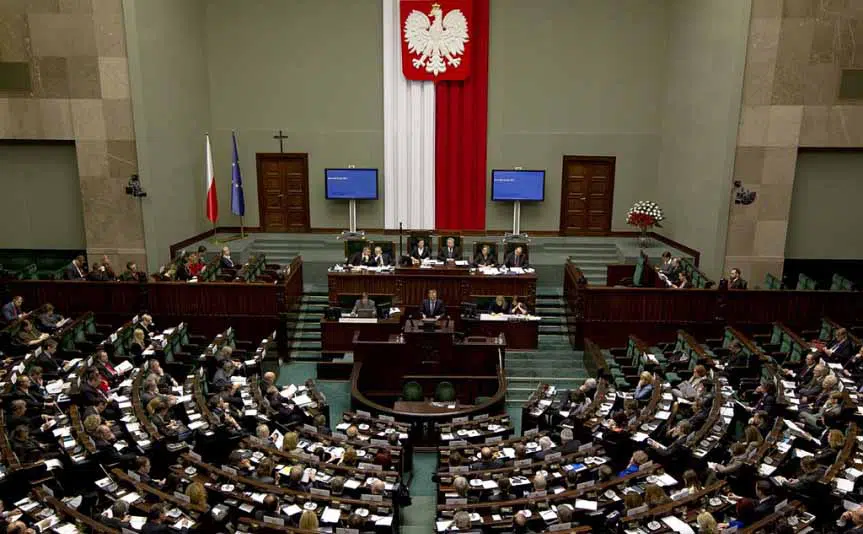 En las próximas semanas la Unión Europea podría desposeer de su derecho al voto a Polonia por «abolir» la independencia judicial