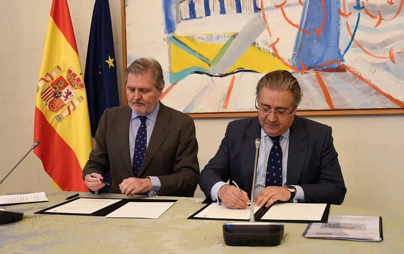 Zoido y Méndez de Vigo suscriben un acuerdo para luchar contra la piratería