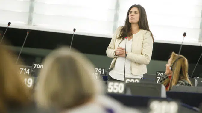 Una eurodiputada socialista francesa impulsa una propuesta de protección de los «whistleblowers» en la Unión Europea