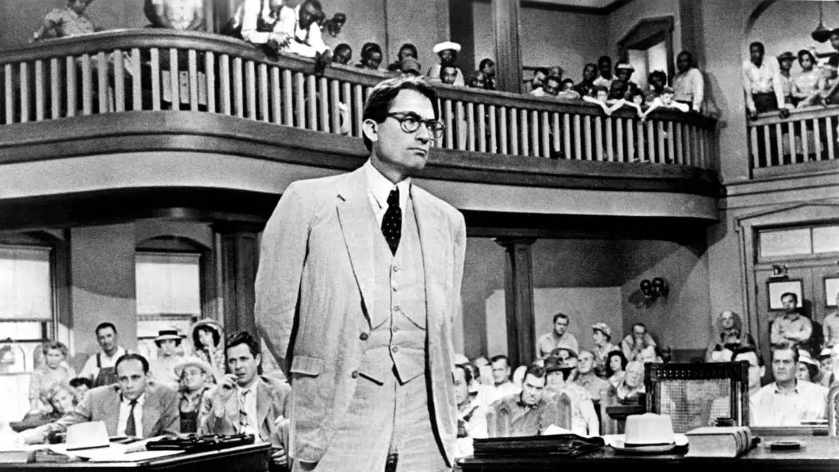 Gregory Peck interpreta a Atticus Finch, un abogado profundamente honesto, en "Matar a un ruiseñor".