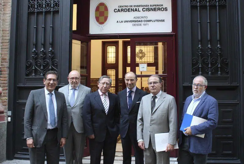 «España ha fracasado en generar un relato de nación en Cataluña», según 6 catedráticos de derecho constitucional