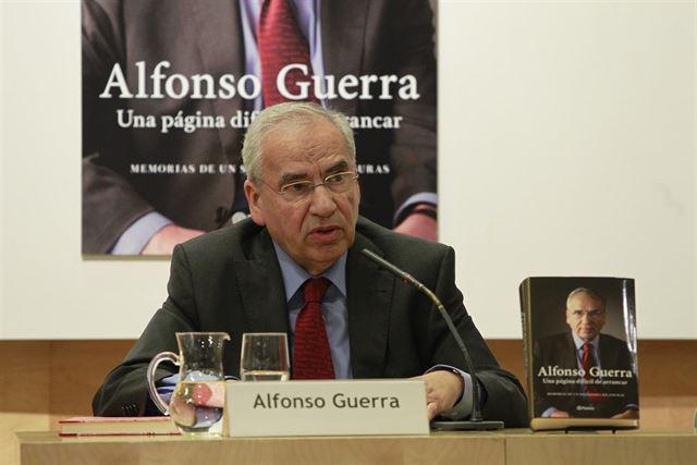 Alfonso Guerra pide al PSOE que apoye al Gobierno si activa el 155 ante el «golpe de Estado» en Cataluña