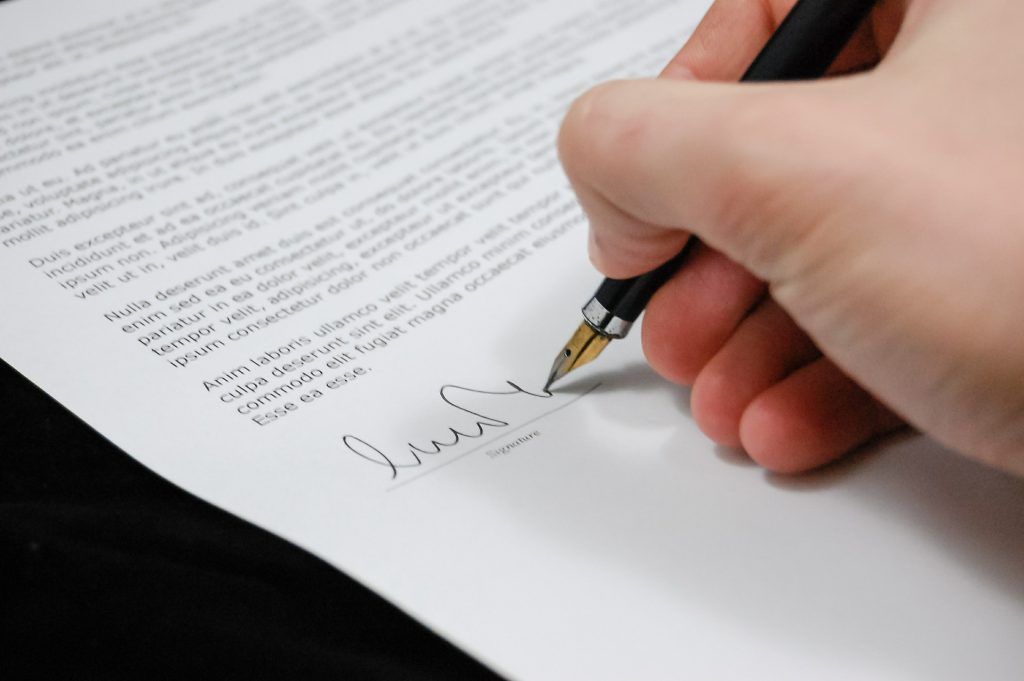 ¿Puede recibir la herencia mi expareja, incluso tras el divorcio?