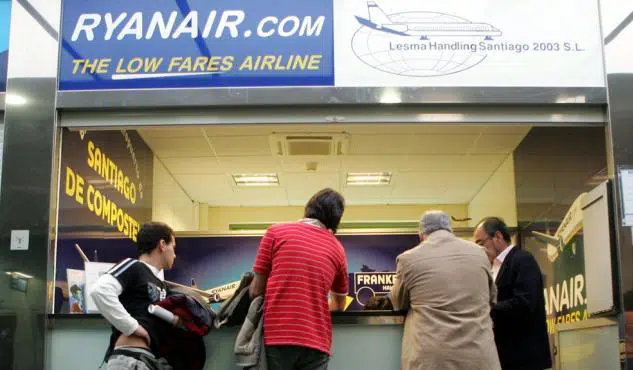 Ryanair inicia un ERE para 512 empleados tras confirmar cierre de las bases de Las Palmas, Tenerife, Girona y Lanzarote