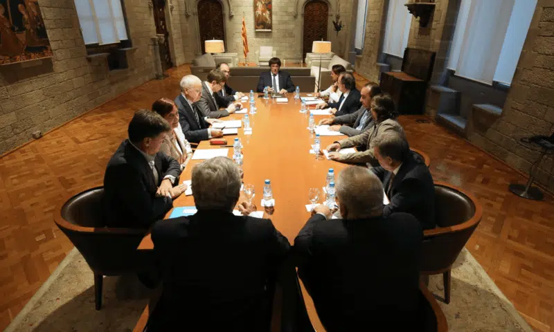 La comisión para la mediación pide a Puigdemont desistir de soluciones unilaterales