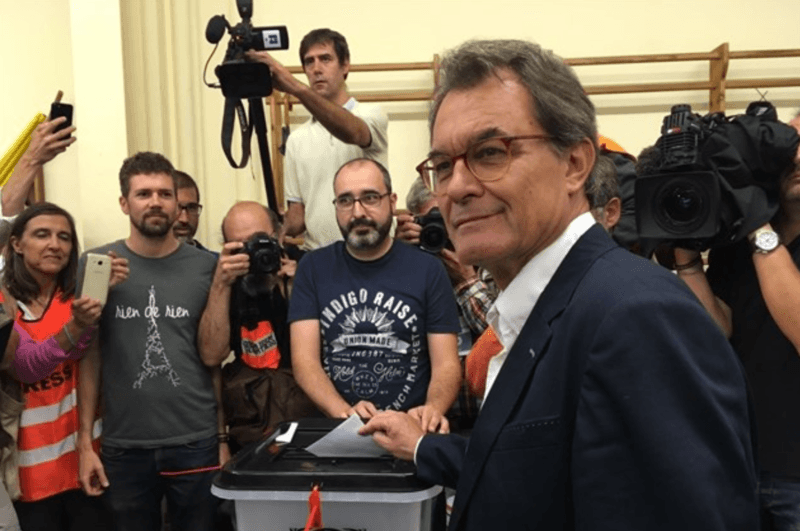 Artur Mas deposita 2,2 millones en el Tribunal de Cuentas y pide 15 días para pagar el resto