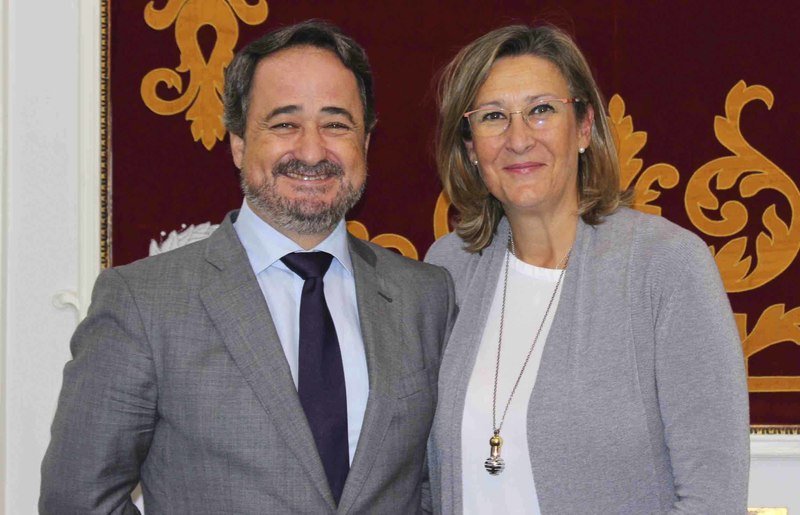 Sonia Gumpert: «No es coherente que haya decanos que sean independentistas en Cataluña y constitucionalistas en Madrid»