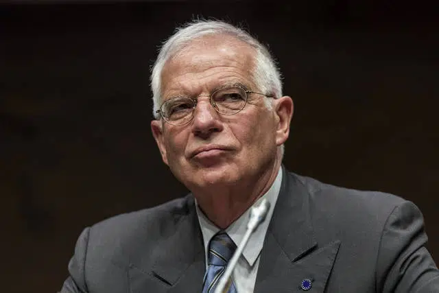 Josep Borrell critica que no haya ninguna orden judicial contra Puigdemont y Junqueras