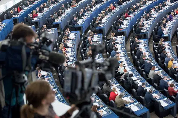 El Parlamento europeo vota a favor de que se proteja a los «whistleblowers»