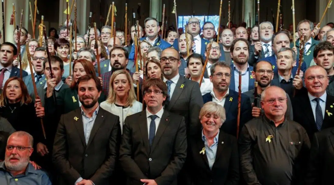 Hacienda quiere saber quién pagó los viajes de los 200 alcaldes independentistas a Bruselas