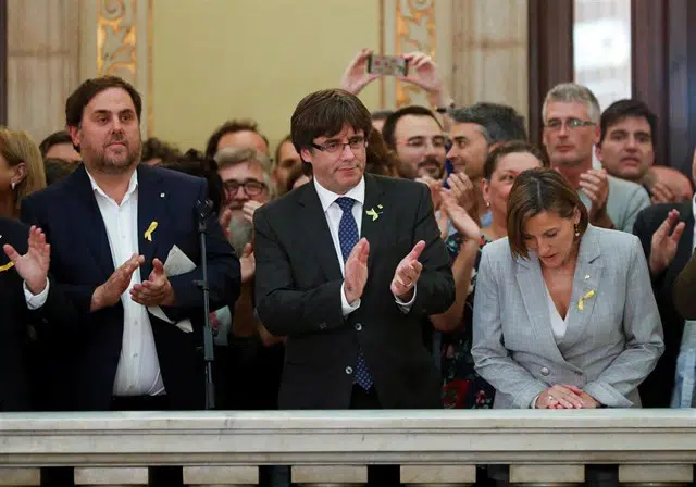 El Constitucional anula la declaración unilateral de independencia del parlamento catalán