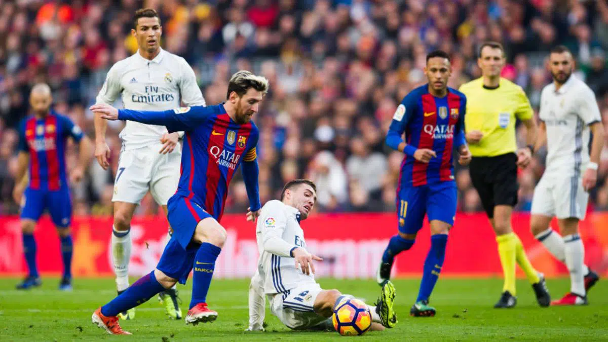 Real Madrid y Barcelona, entre los diez clubes de fútbol de Primera denunciados por FACUA por utilizar líneas 902