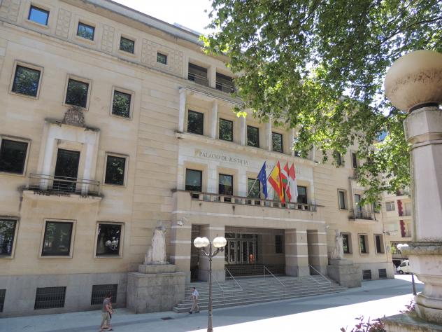 Condenado el Departamento de Educación del Gobierno vasco a indemnizar con 40.000 euros a una profesora con incapacidad que pidió durante años un ascensor