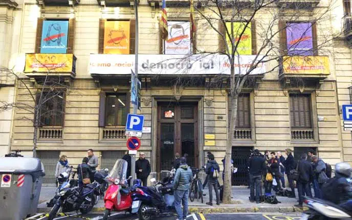 La Guardia Civil dejó la sede de Òmnium Cultural a las 20 horas de la tarde de ayer