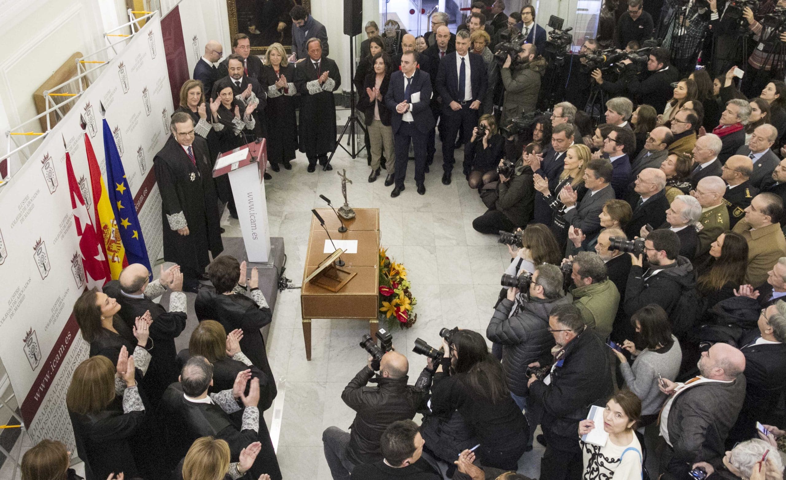 El Nuevo Decano Del Colegio De Madrid Reitera El Compromiso Con La Defensa De La Constitucion Ante Su Homonima De Barcelona Confilegal