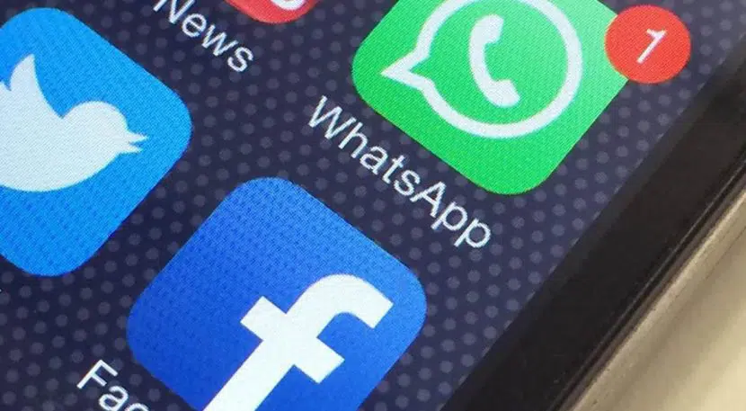 Un juez obliga a una menor a tener contacto con su padre a través de WhatsApp