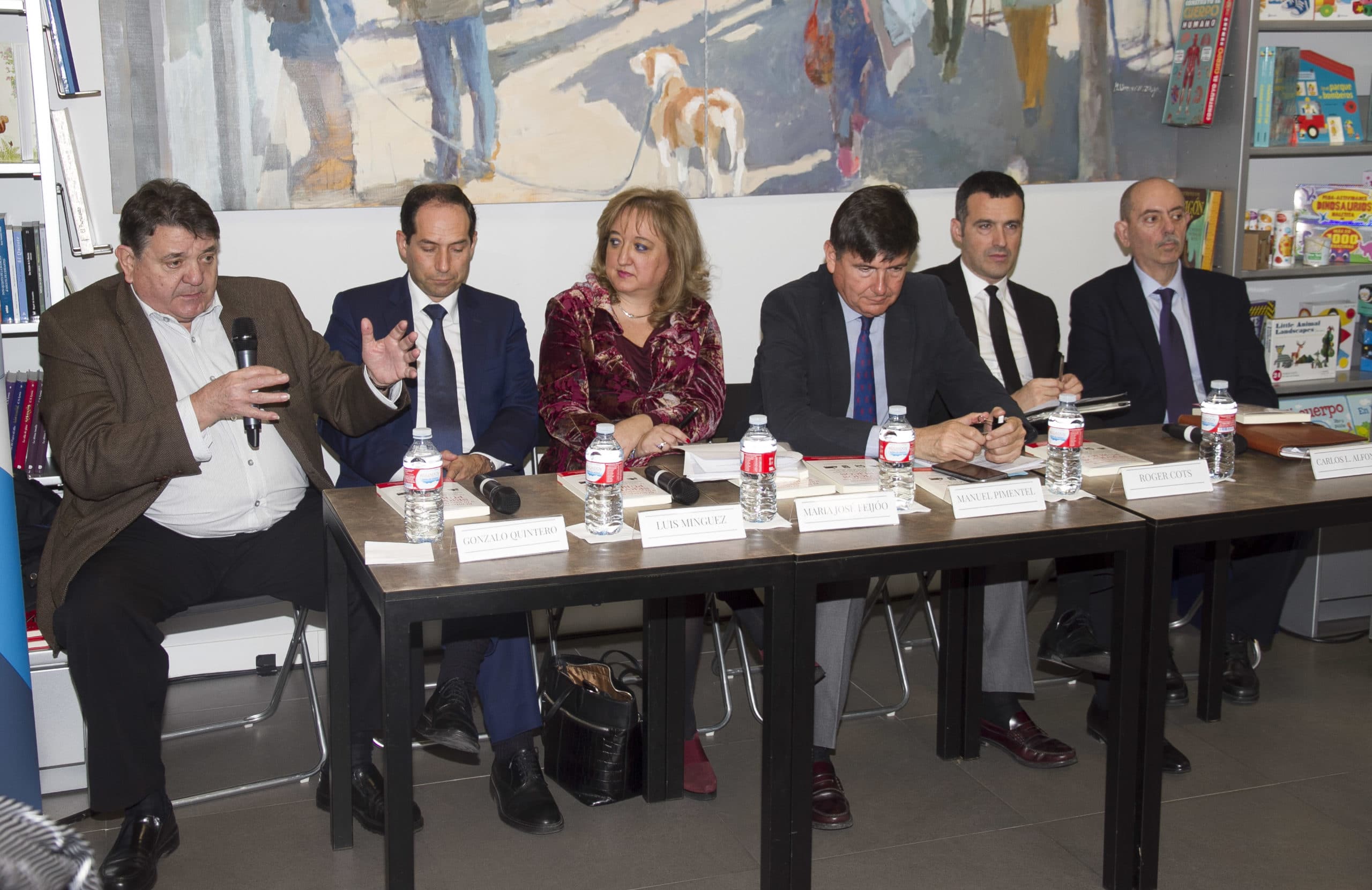 «El debate sobre quien debe gestionar los servicios públicos se ha ideologizado en exceso y de manera simplista», según Manuel Pimentel