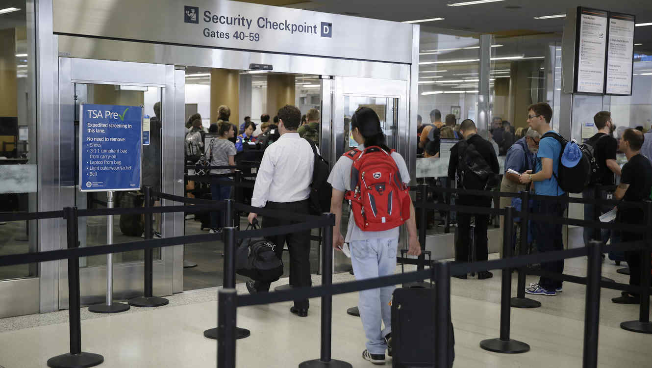 El Gobierno tendrá durante 6 meses los datos de miles de pasajeros en un registro específico