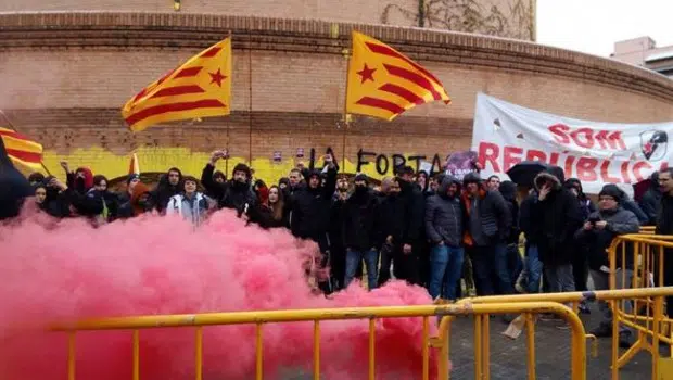 Los Comités de Defensa de la República imparten consignas para utilizar la violencia en Cataluña