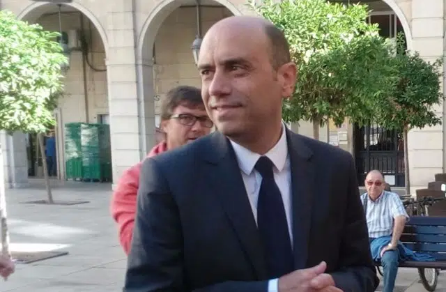 La Fiscalía pide procesar al alcalde de Alicante por despedir «de forma arbitraria» a una funcionaria