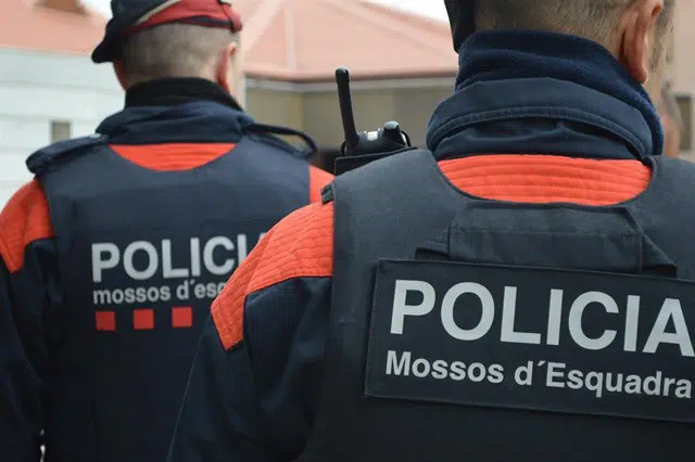 Detienen a los dos mossos que acompañaban el domingo a Puigdemont cuando fue detenido