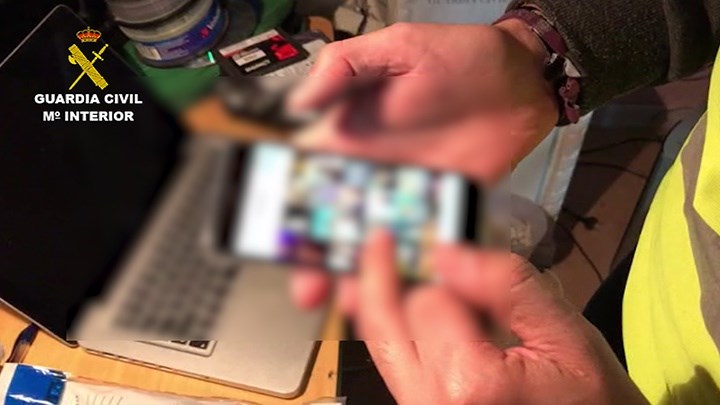 La Guardia Civil detiene a un «ciber-depredador» sexual de menores en Madrid