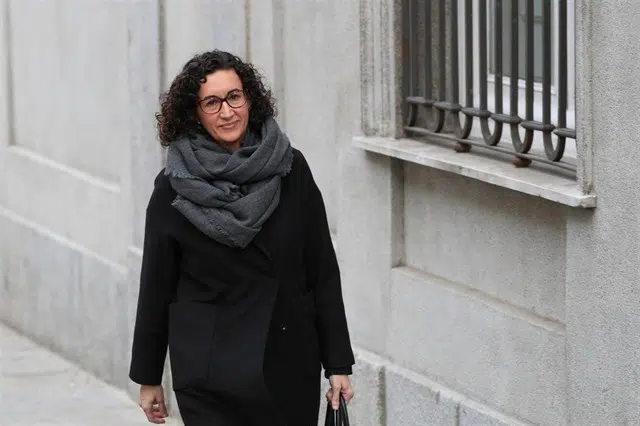 Marta Rovira da plantón al Tribunal Supremo y huye de España