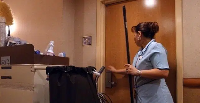 Cuatro trabajadoras de limpieza de una clínica ganan la batalla a la empresa: Podrán cobrar el plus de toxicidad por mes natural