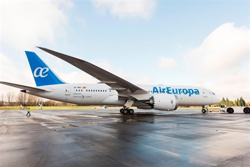 ¿Son los tripulantes de cabina de líneas aéreas trabajadores transfronterizos? Una abogada pide preguntar al TJUE