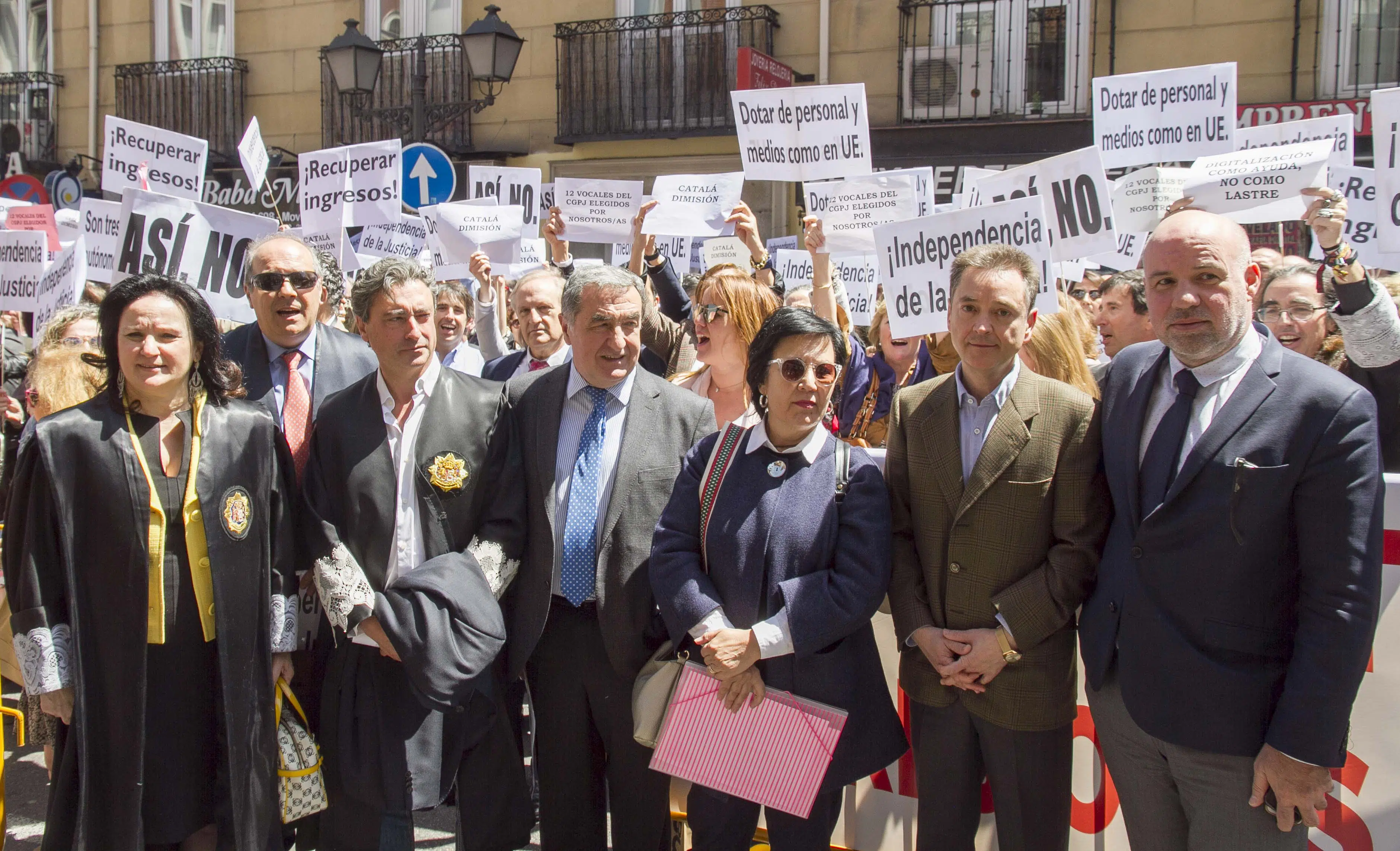 Preocupación entre las asociaciones de jueces y fiscales ante la incógnita de quién sucederá a Catalá