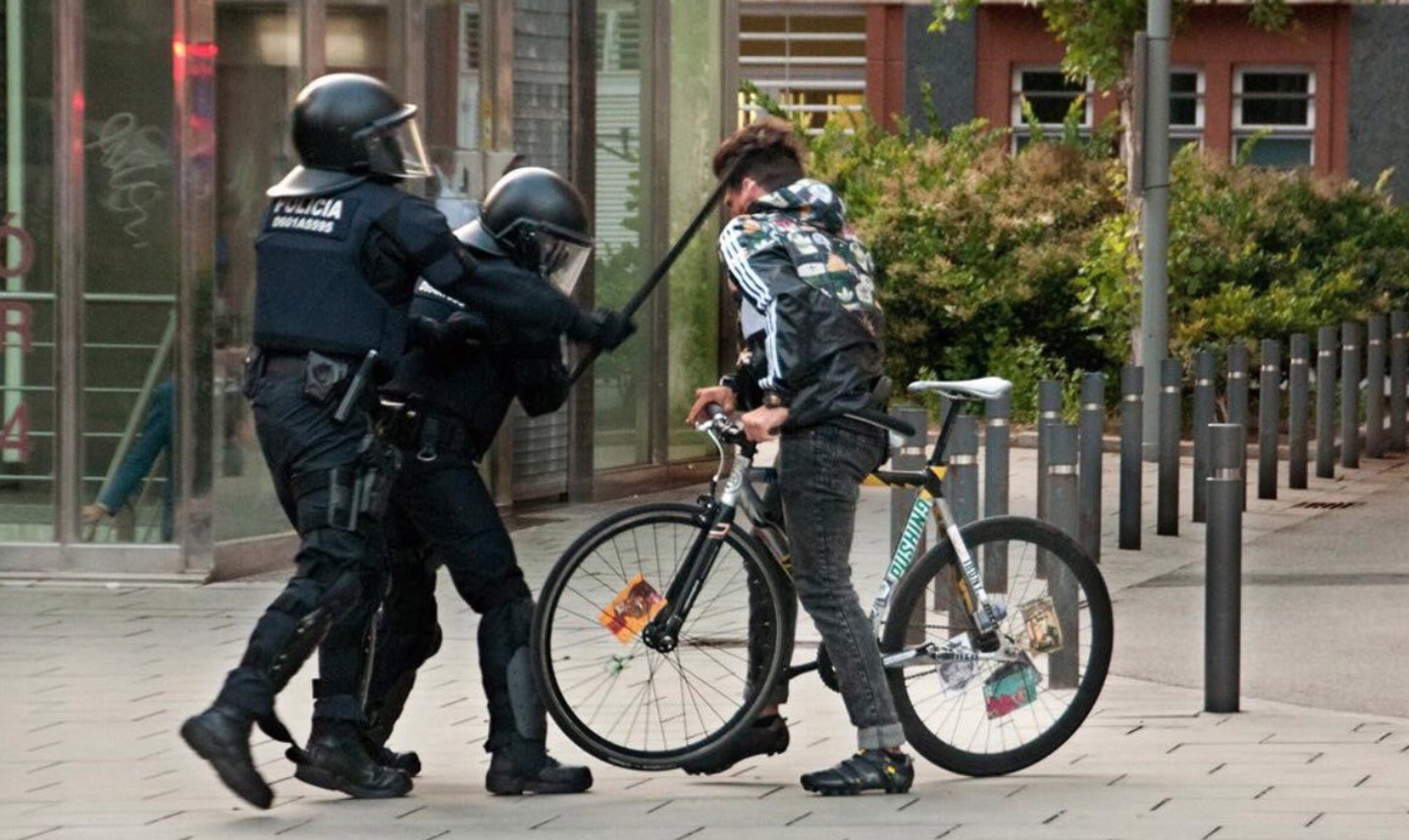 El Supremo confirma los 2 años de cárcel para el mosso que golpeó a un joven en la cabeza
