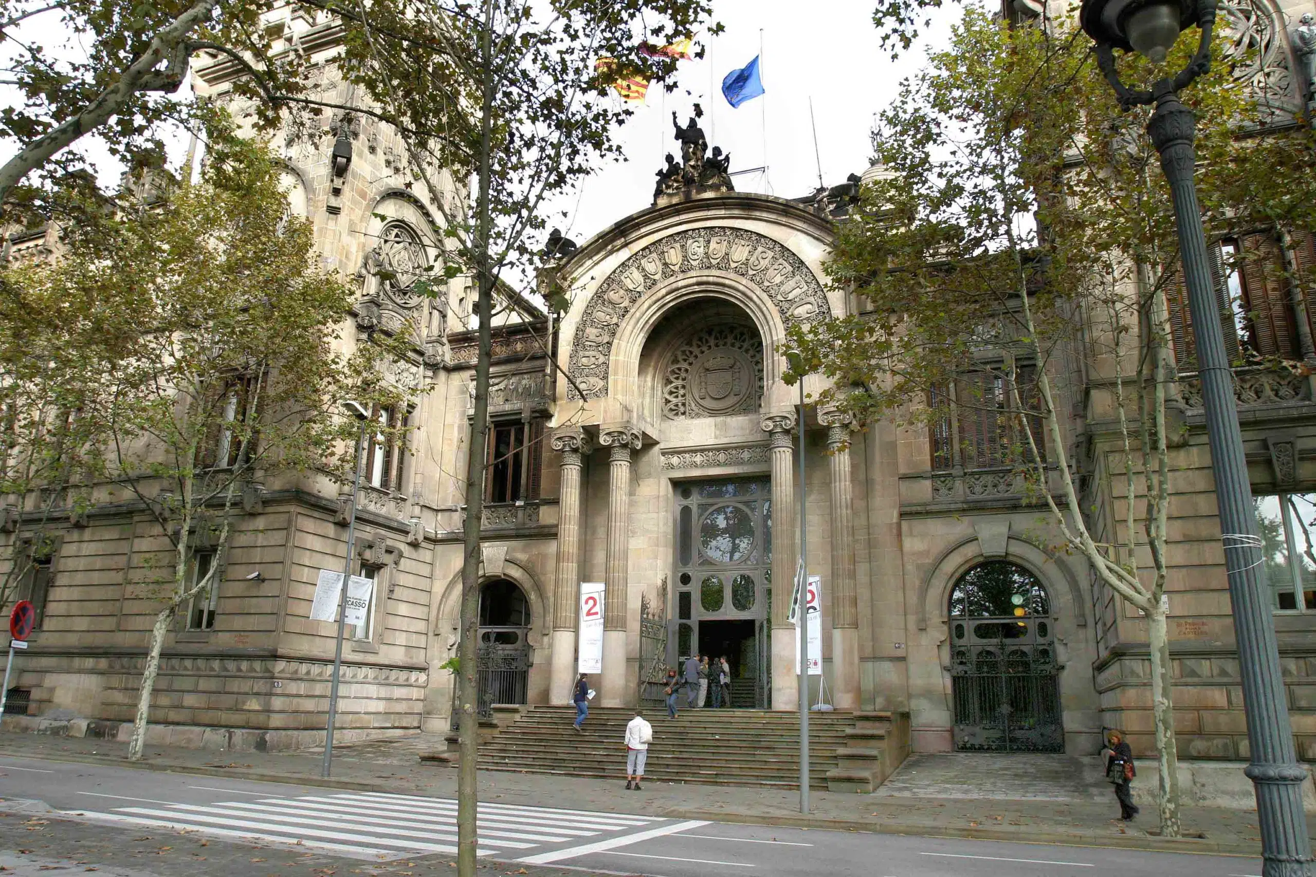 La empresa de transportes de Barcelona y una aseguradora condenadas a pagar 908.000 euros por una agresión en el metro