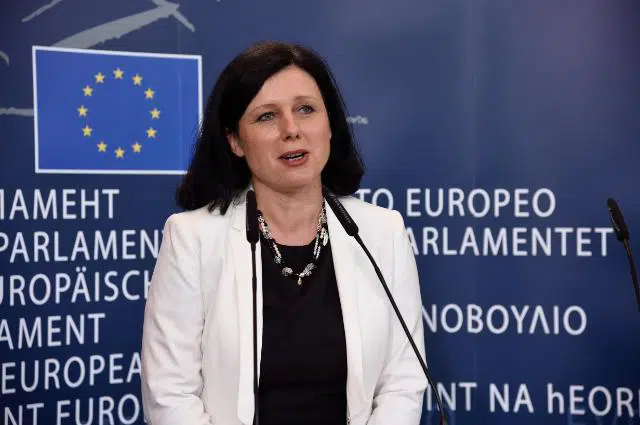 Vera Jourová rechaza que la Comisión vaya modificar el sistema de euroórdenes