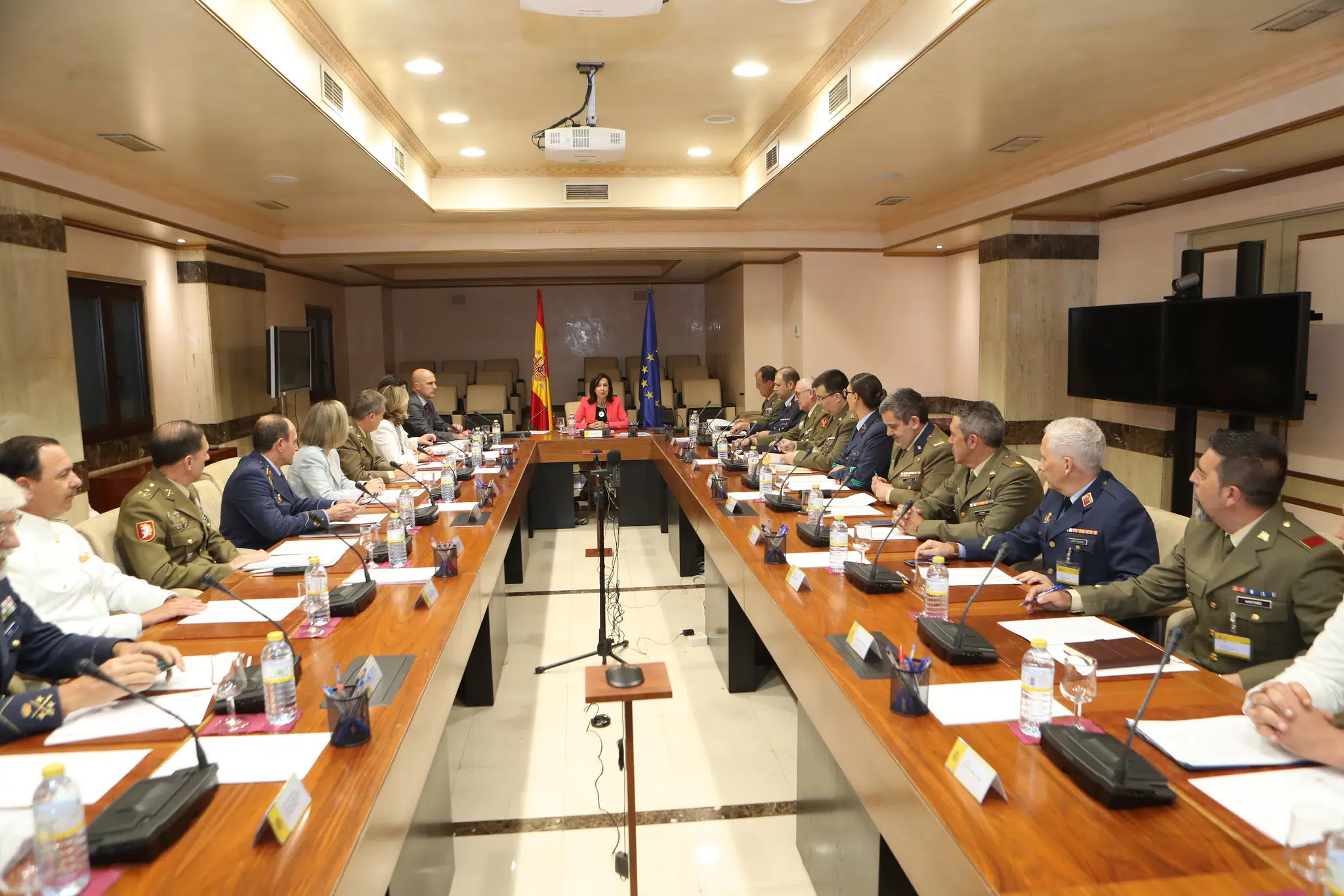 Robles convocará un Pleno monográfico del COPERFAS para analizar la conciliación en las Fuerzas Armadas