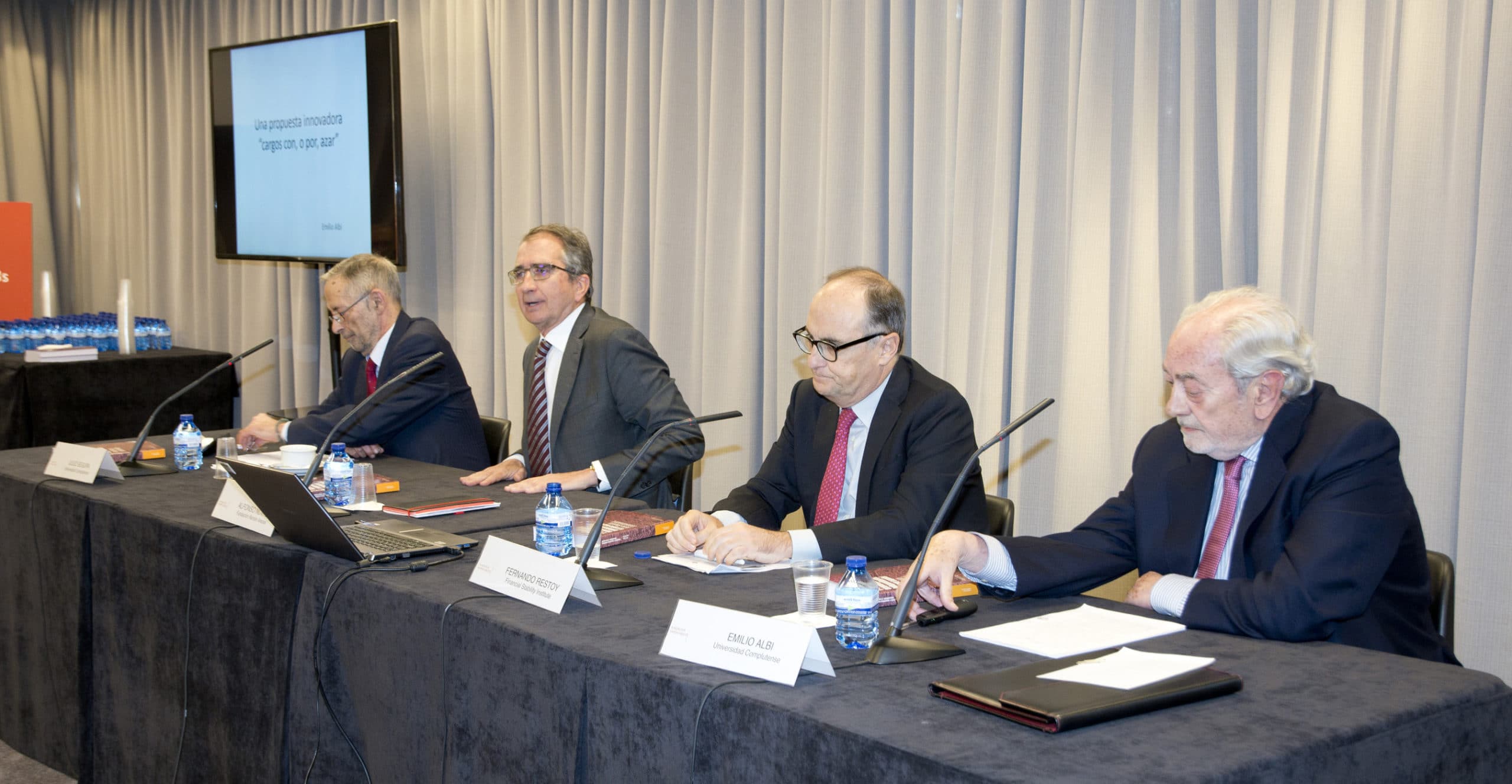 Julio Segura, expresidente de la CNMV, reclama que los reguladores deban ser más transparentes