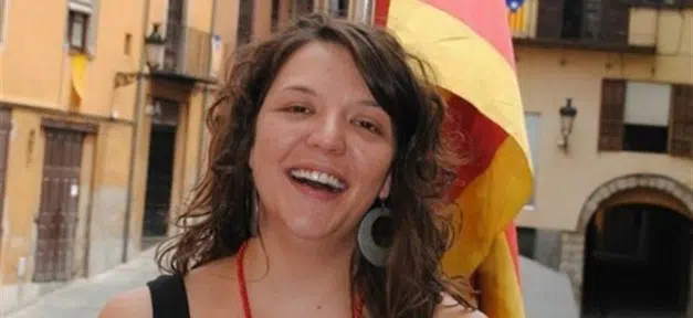 La alcaldesa de Berga, Barcelona, inhabilitada 6 meses por no descolgar la bandera separatista