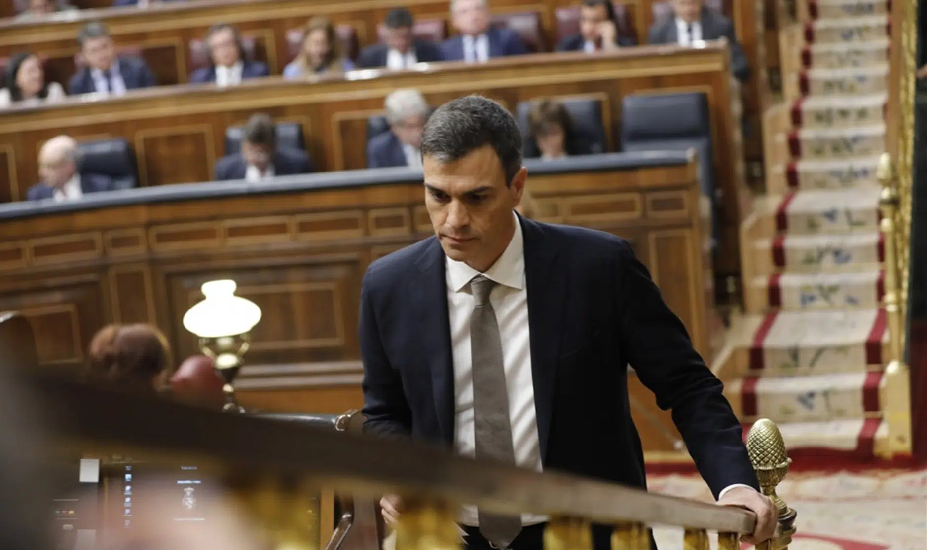 La aprobación de la moción de censura de Sánchez conlleva la dimisión del Gobierno de Rajoy