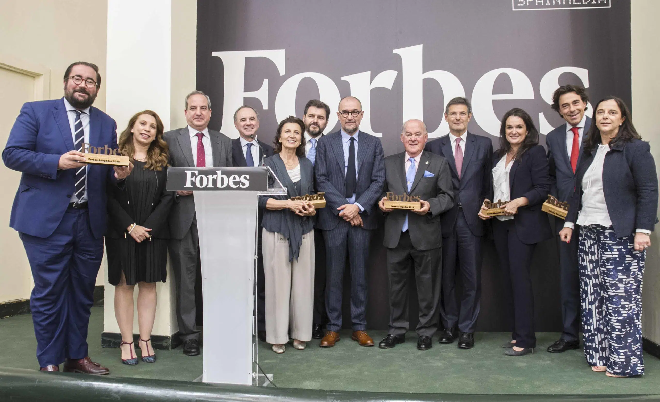 Catalá cerró la ceremonia de los Premios Forbes Abogados tras un día para olvidar en el Congreso de los Diputados
