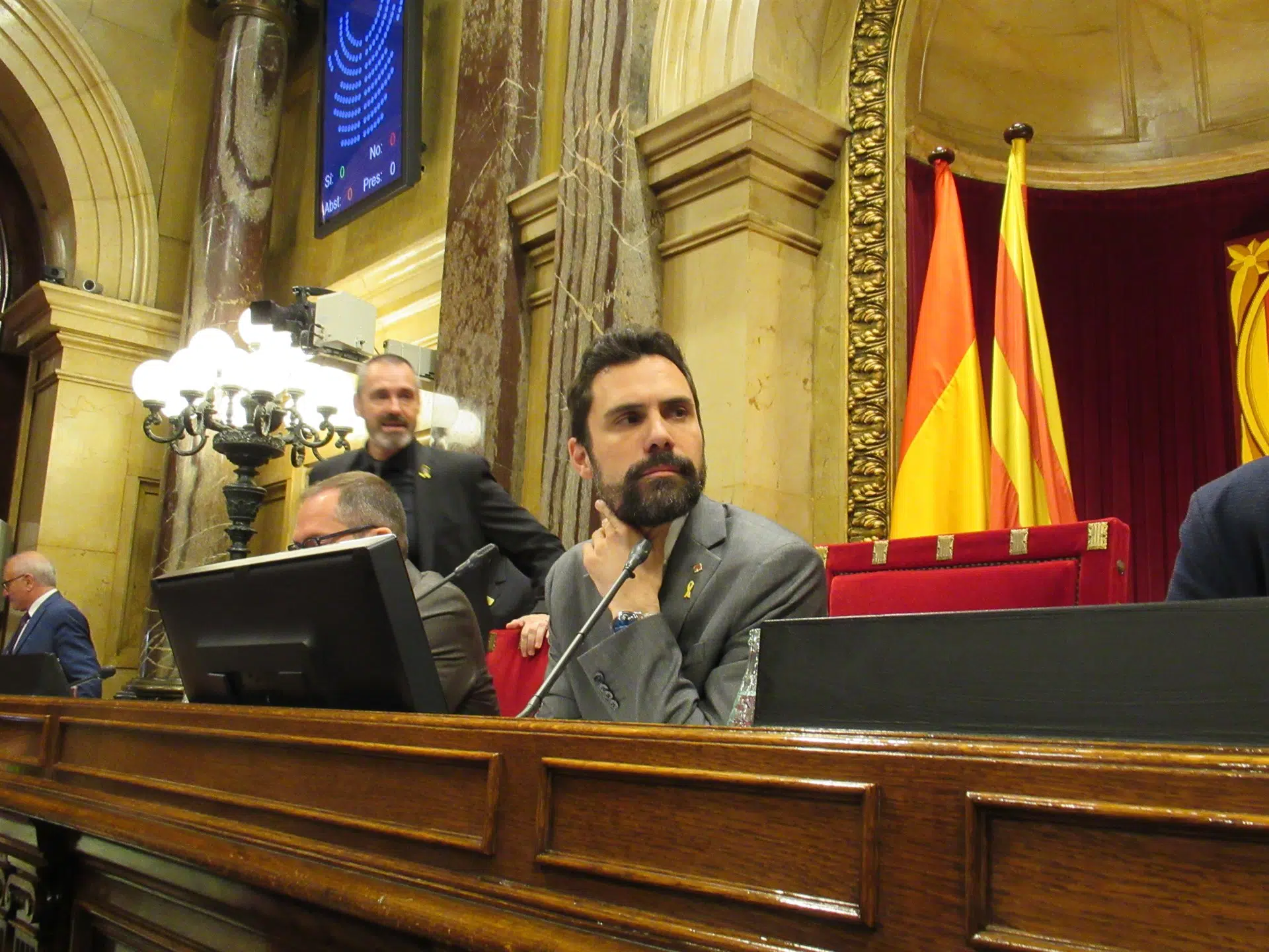 La mesa del Parlamento catalán finalmente presenta la denuncia contra el magistrado Llarena