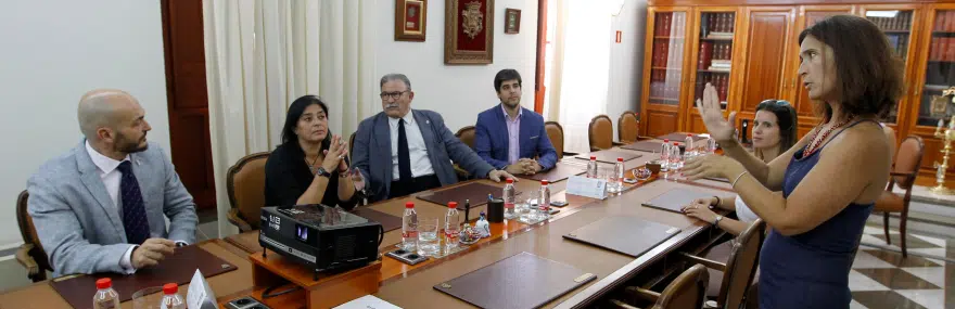 Iniciativa pionera en Granada para acercar la orientación y asistencia jurídica a las personas sordas