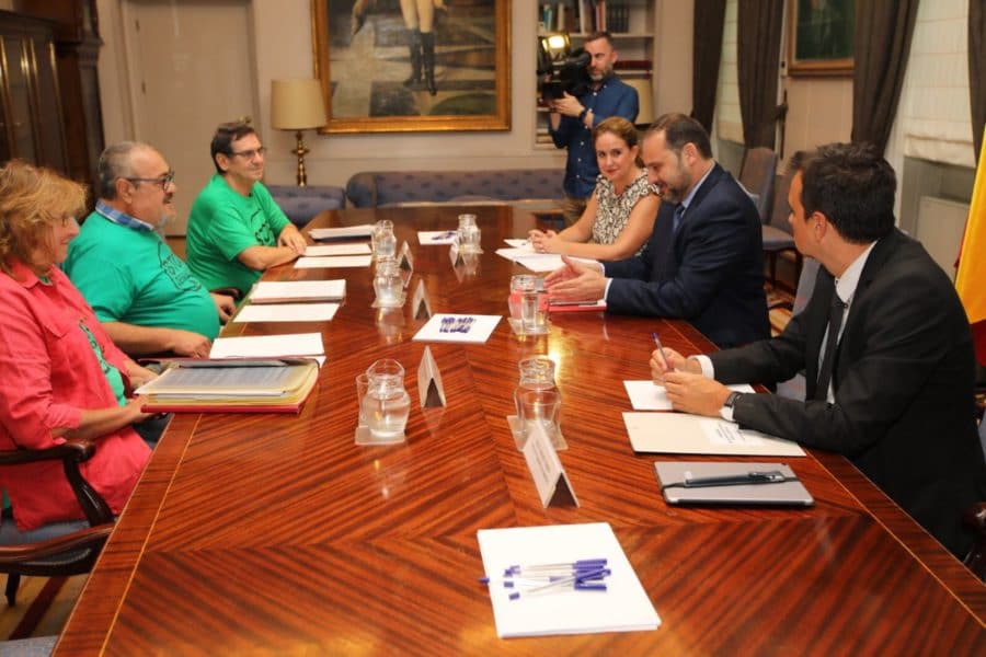 La PAH pide a Ábalos que debatan en el Congreso la Ley de Vivienda de este colectivo