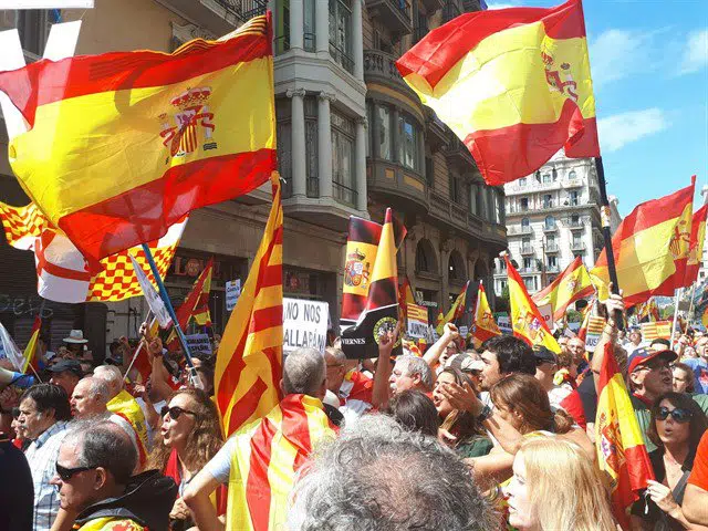 Los Mossos no hacen cumplir la ley e impiden que una manifestación a favor del castellano termine donde debía