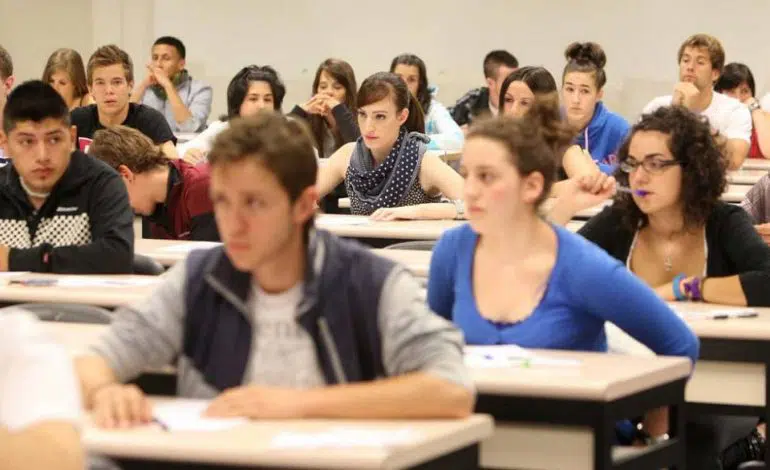 Los futuros universitarios españoles se ven trabajando fuera de España