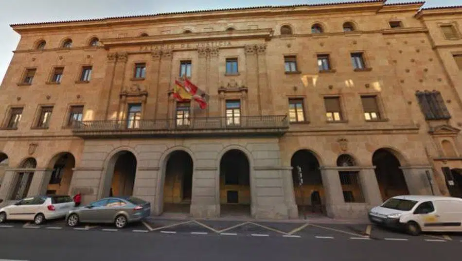 La Audiencia de Salamanca condena a cuatro miembros de una familia por simular un accidente de tráfico para cobrar el seguro