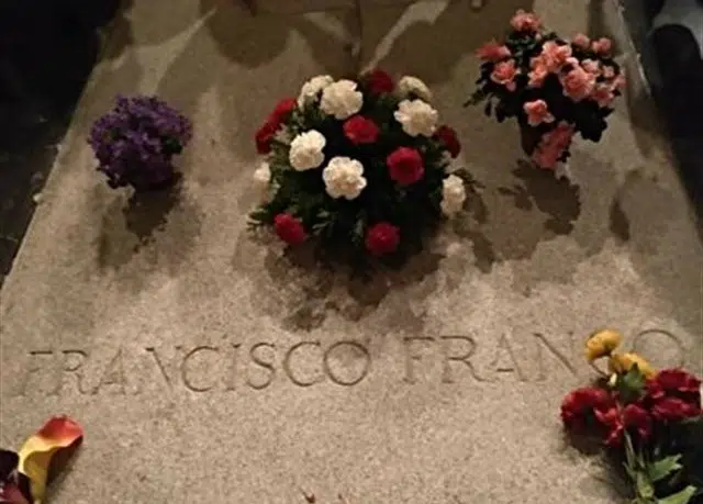 Un Juzgado de lo Contencioso-Administrativo suspende la autorización de exhumación del cadáver de Franco
