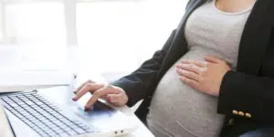 El TSJC ordena indemnizar con 7.500 euros a una empleada despedida en IT por embarazo en periodo de prueba 