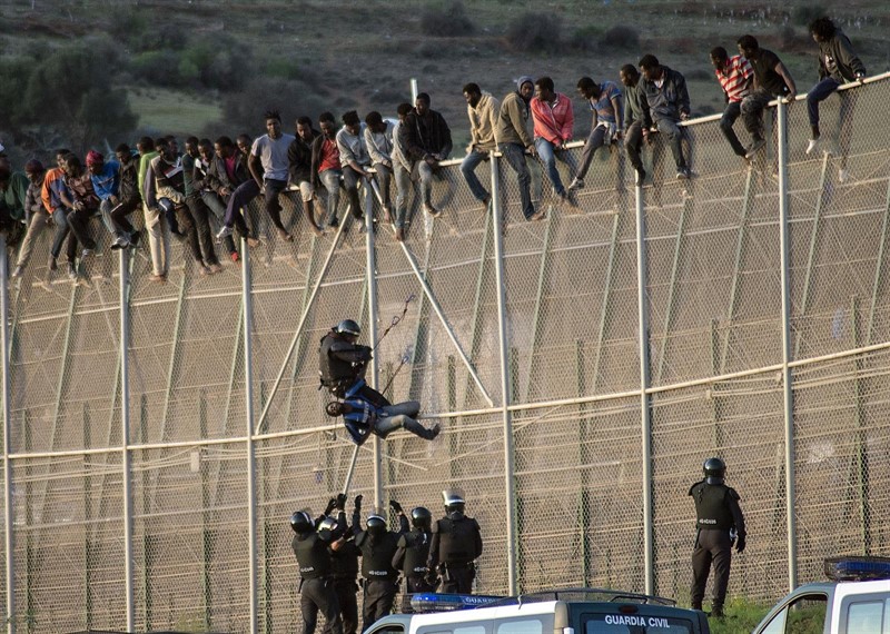 El Colegio de Abogados de Melilla se queja al Defensor del Pueblo de no poder hacer su trabajo con 55 migrantes que saltaron la valla