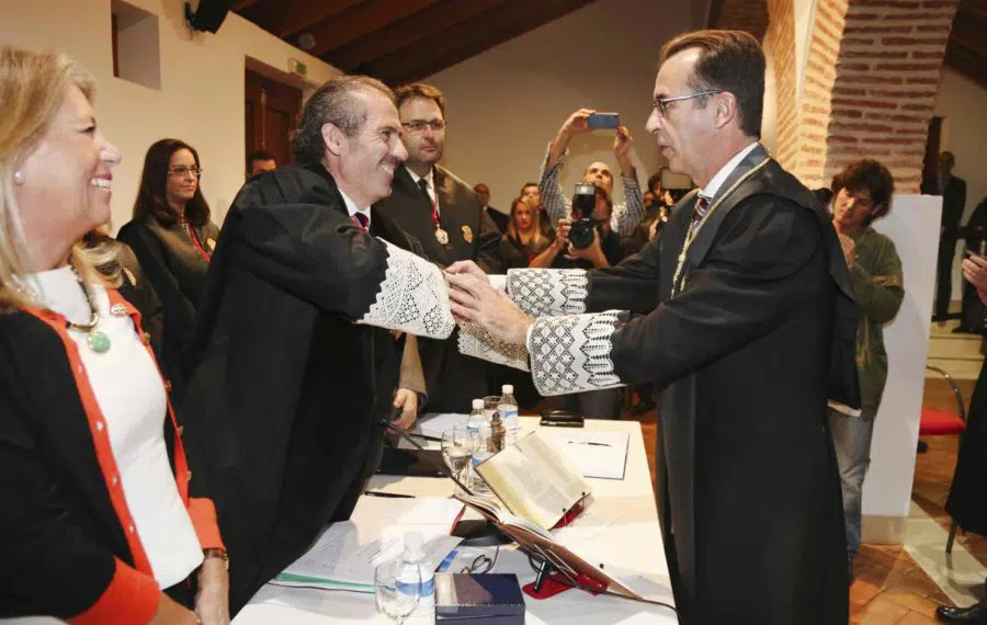 El Colegio de Abogados de Málaga distingue al juez decano de Marbella con su Medalla de Honor